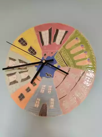 Zegar ceramiczny z domkami