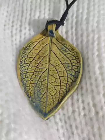 Wisior ceramiczny liść 3