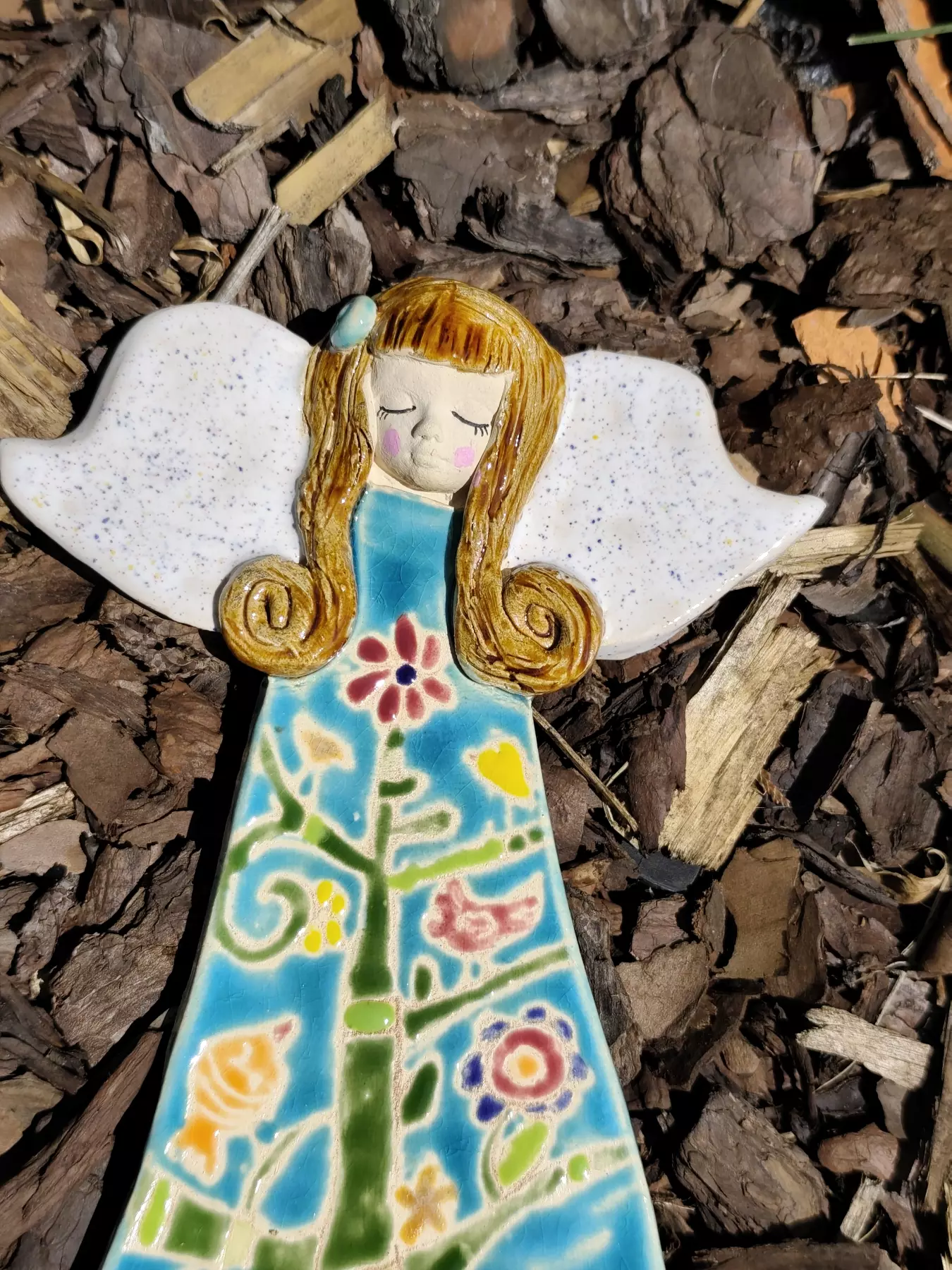 anioł ceramiczny ptaszki na drzewie