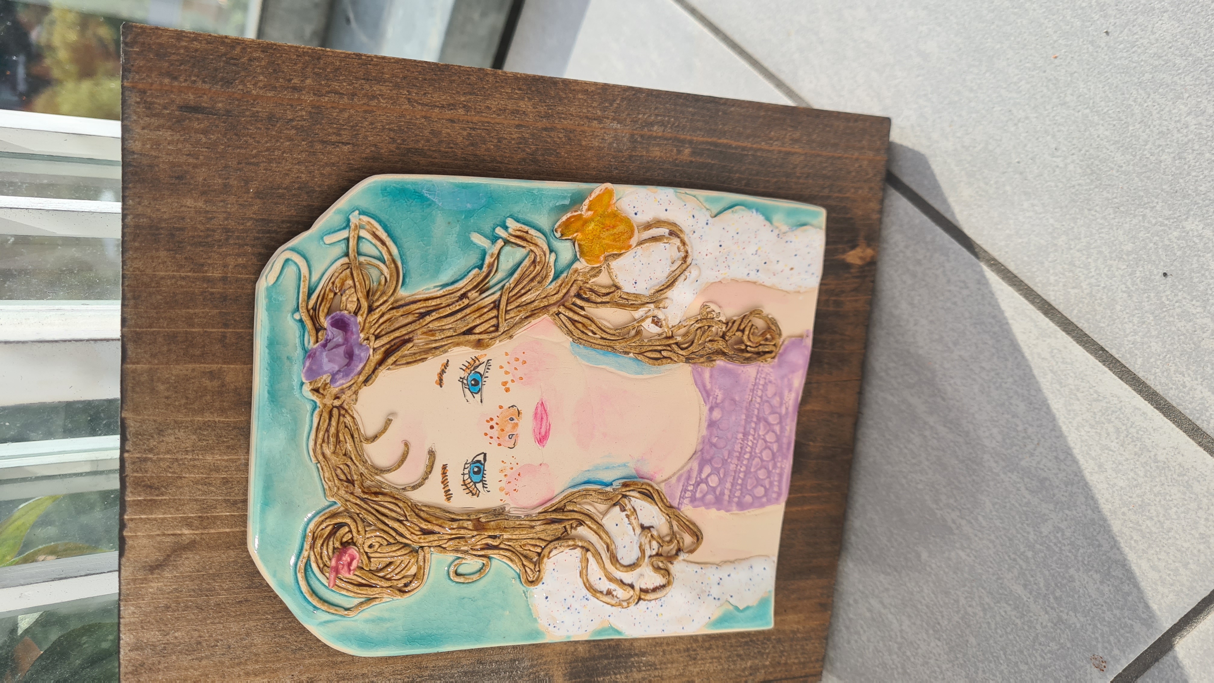 anioł ceramiczny na desce