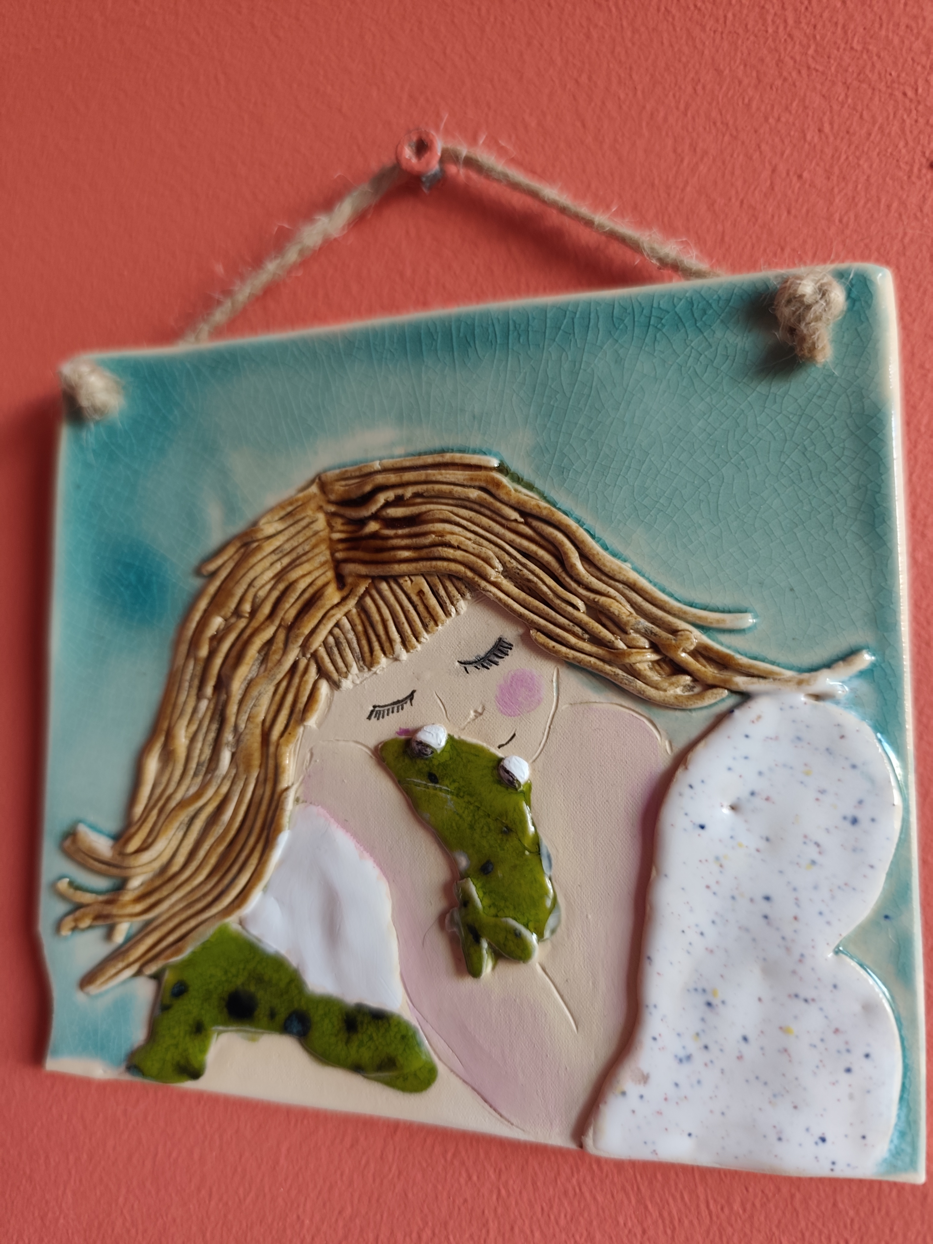 anioł ceramiczny z żabą gat 2