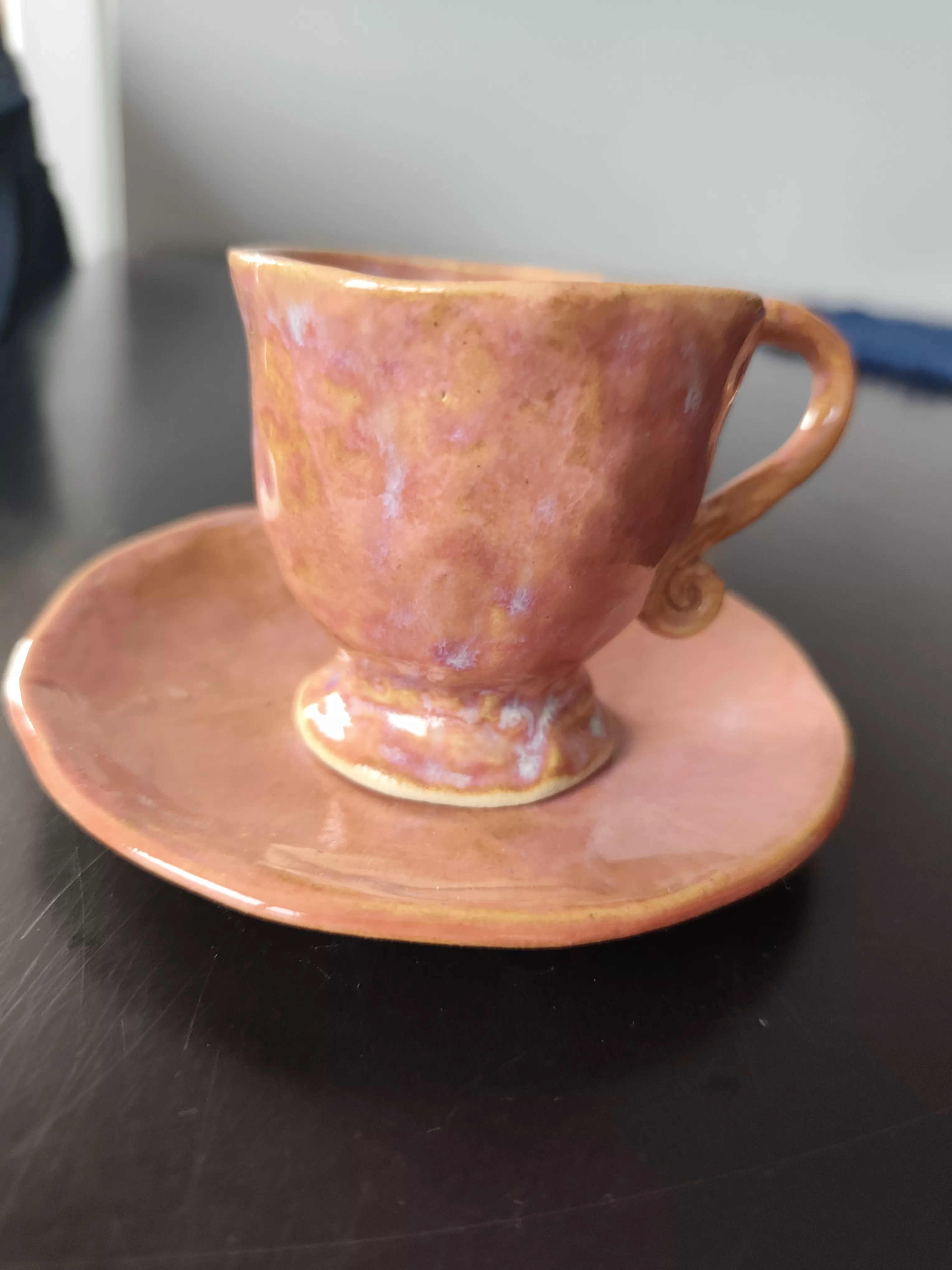 filiżanka ceramiczna z talerzykiem