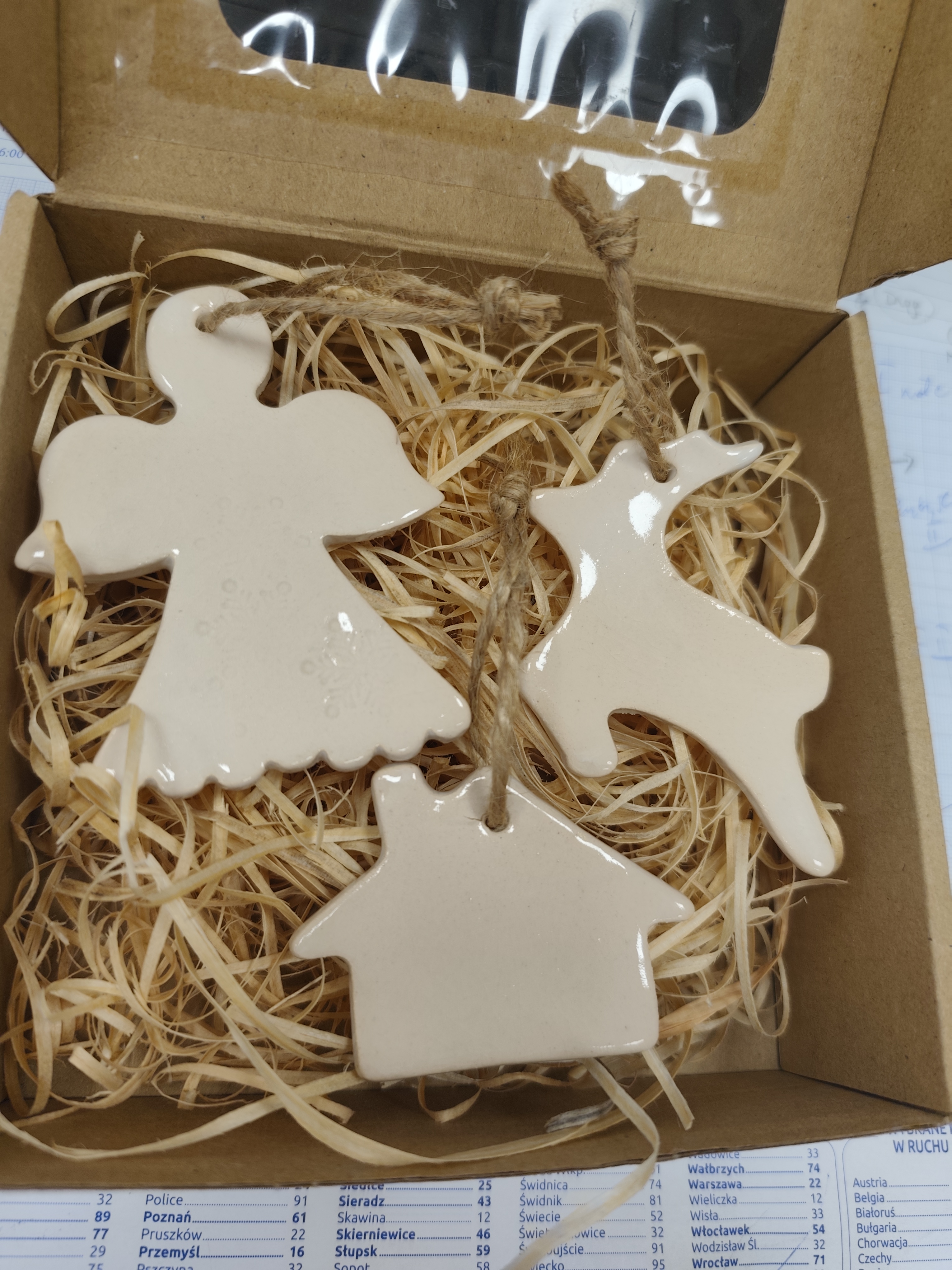 zestaw zawieszek ceramicznych